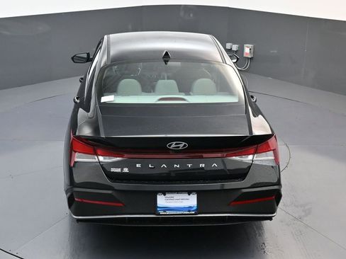 Used 2026 Hyundai Elantra SE FWD image 16