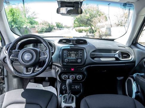 Used 2017 Jeep Renegade Latitude w/ Cold Weather Group AWD/4WD image 17