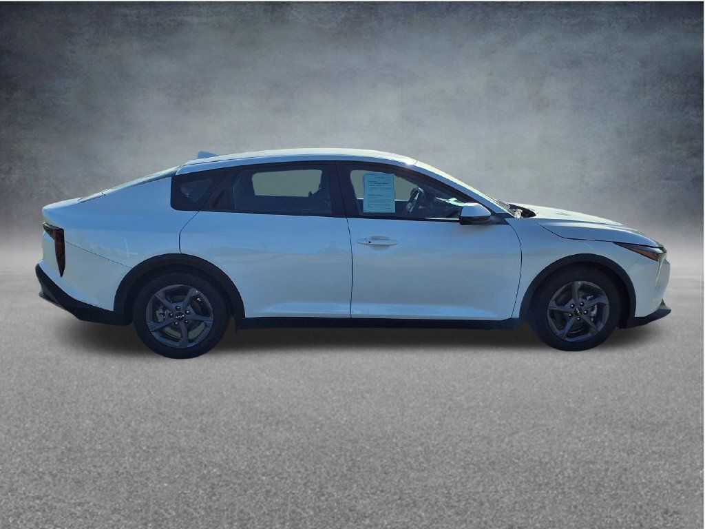 Used 2025 Kia K4 FWD image 8