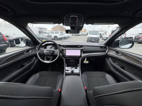 New 2026 Jeep Grand Cherokee Altitude image 10