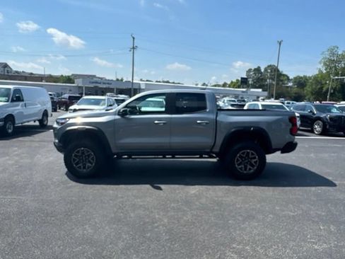 Used 2026 Chevrolet Colorado ZR2 w/ Technology Package AWD/4WD image 19