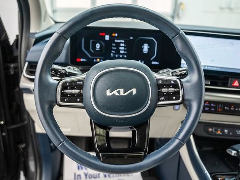 Used 2025 Kia Carnival SX FWD image 33
