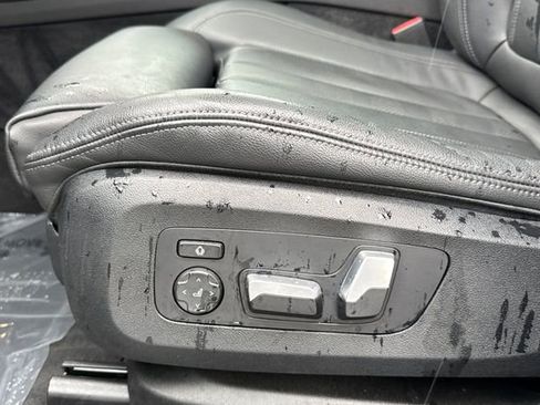 Used 2022 BMW X6 xDrive40i w/ M Sport Package image 13