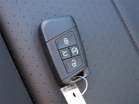 Certified 2024 Volkswagen Tiguan SE R-Line image 38