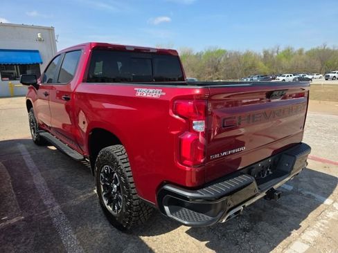 Used 2025 Chevrolet Silverado 1500 LT Trail Boss w/ Convenience Package II image 3