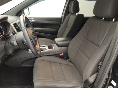 Used 2018 Jeep Grand Cherokee Laredo AWD/4WD image 17