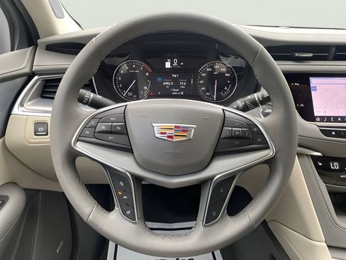 Certified 2025 Cadillac XT5 Premium Luxury AWD/4WD image 18