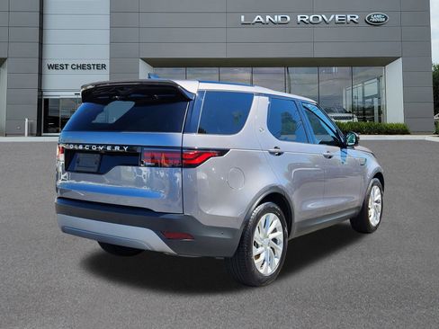 Used 2025 Land Rover Discovery S image 4
