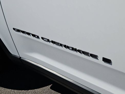 Certified 2023 Jeep Grand Cherokee L Altitude image 13