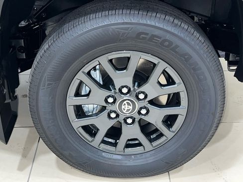 New 2026 Toyota 4Runner SR5 AWD/4WD image 4