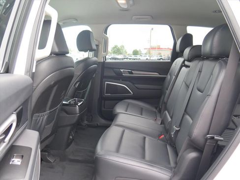 Used 2022 Kia Telluride LX FWD image 16