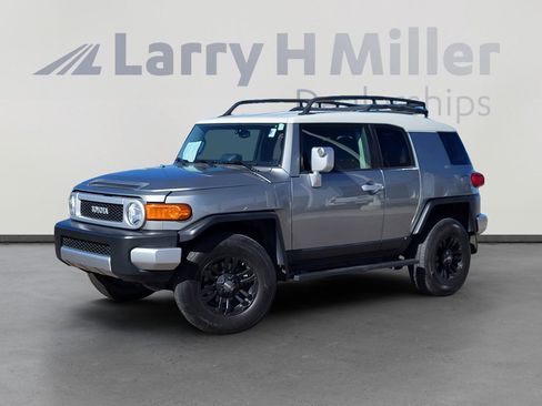 Used 2011 Toyota FJ Cruiser 4x4 SUV w/ Convenience Pkg image 1