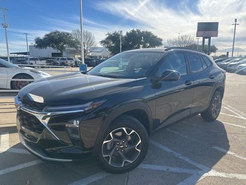 Used 2024 Chevrolet Trax LT image 1