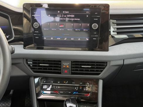 Used 2025 Volkswagen Jetta SE w/ Sunroof Package FWD image 15