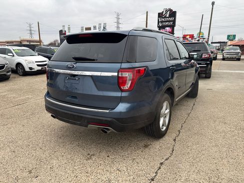 Used 2018 Ford Explorer XLT w/ Equipment Group 202A image 4