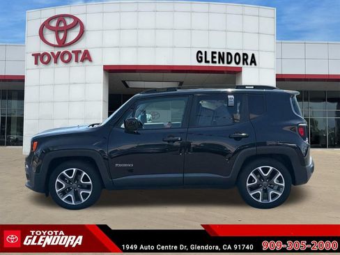 Used 2018 Jeep Renegade Latitude w/ UConnect 8.4 Nav Group FWD image 6