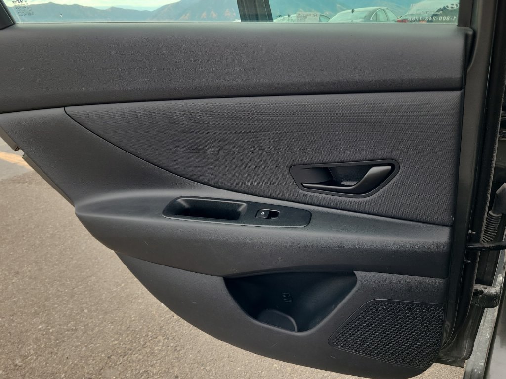Used 2025 Hyundai Elantra Sport FWD image 28