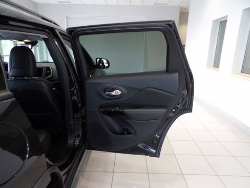 Used 2023 Jeep Cherokee Altitude Lux AWD/4WD image 19
