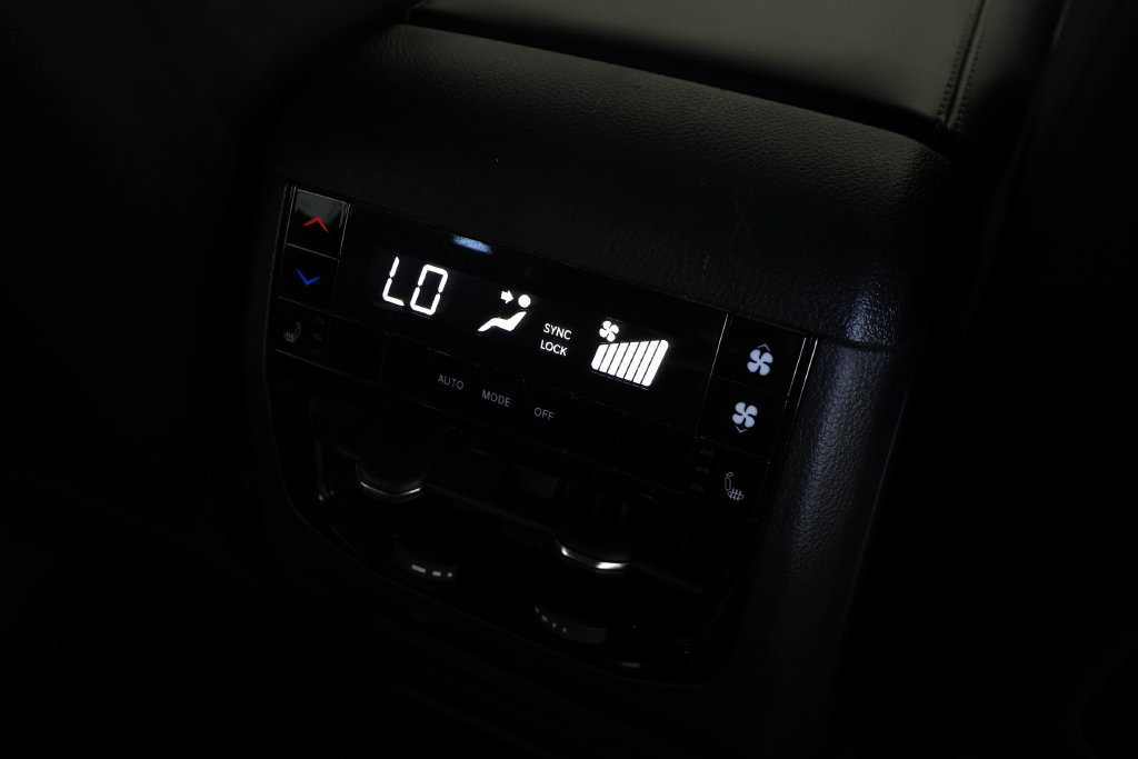 Used 2024 Jeep Grand Cherokee L Limited w/ Black Appearance Package AWD/4WD image 25