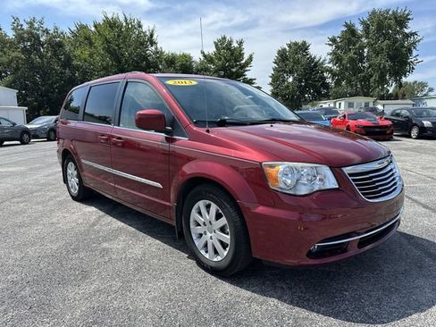 Used 2013 Chrysler Town & Country Touring FWD image 11