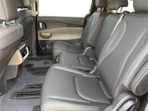 New 2026 Kia Carnival EX image 14