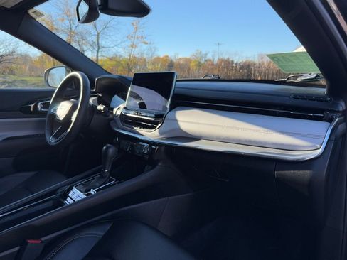 Used 2024 Jeep Compass Limited image 19