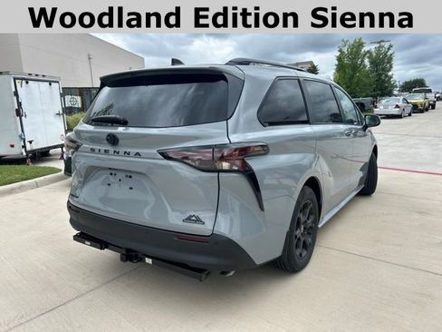 Used 2026 Toyota Sienna XLE Woodland Edition AWD/4WD image 3