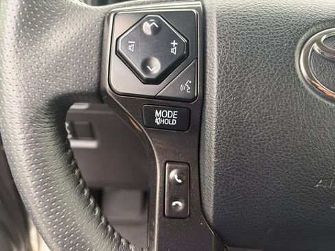 Used 2021 Toyota 4Runner Venture w/ Moonroof Package AWD/4WD image 18