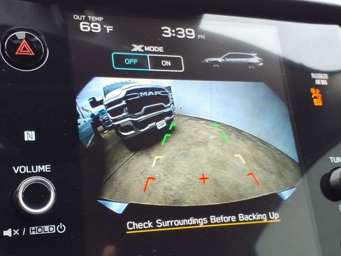 Used 2025 Subaru Outback Premium image 11