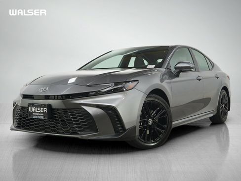 Used 2025 Toyota Camry SE image 1