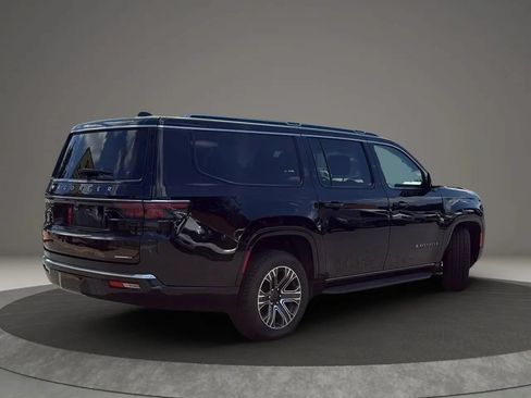 Used 2024 Jeep Wagoneer L Series II w/ Flexible Seating Group RWD image 6