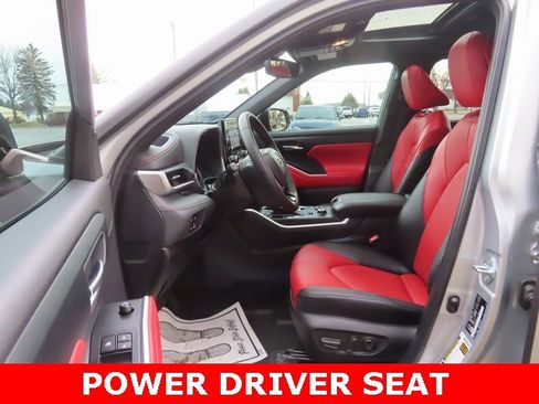 Used 2023 Toyota Highlander XSE image 18