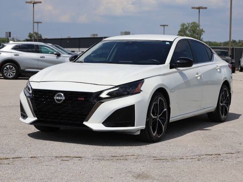 Used 2023 Nissan Altima 2.5 SR AWD/4WD image 6