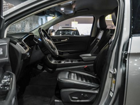 Used 2020 Ford Edge SEL w/ Convenience Package FWD image 4