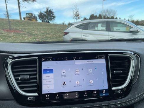 New 2026 Chrysler Pacifica Select image 18