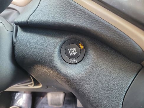 Used 2016 Jeep Cherokee Limited image 23