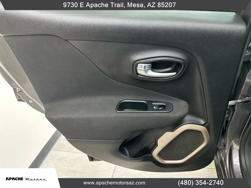 Used 2017 Jeep Renegade Latitude image 24