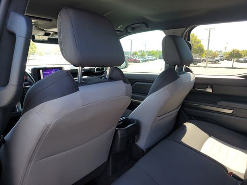 Used 2024 Toyota Tacoma TRD Sport image 14