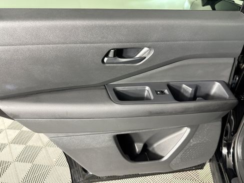 Used 2024 Nissan Pathfinder S FWD image 25