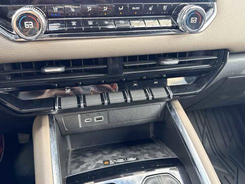 Used 2023 GMC Canyon Denali image 26