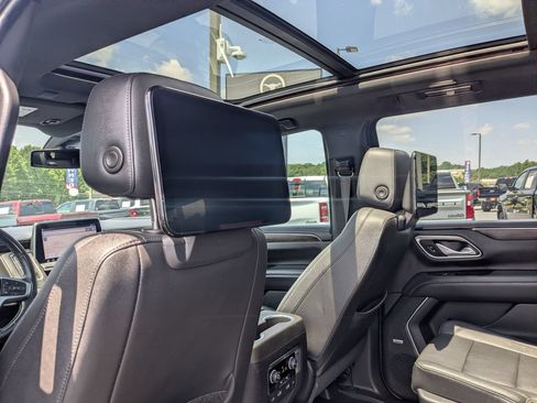 Used 2021 Chevrolet Suburban Z71 w/ Rear Media and Nav Package AWD/4WD image 27