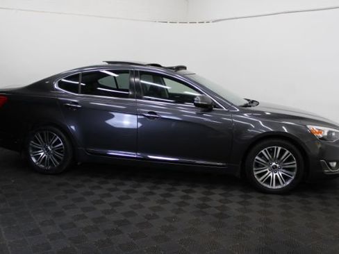 Used 2014 Kia Cadenza Premium w/ Luxury Package FWD image 4