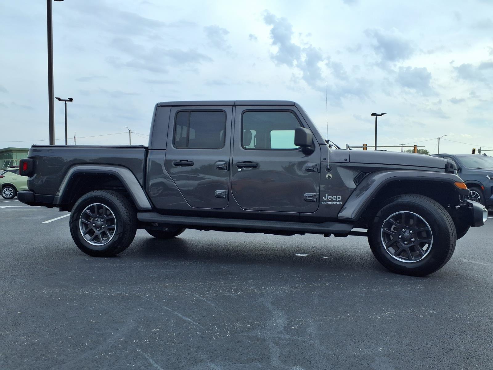 Used 2022 Jeep Gladiator Overland w/ Popular Equipment Package AWD/4WD image 35