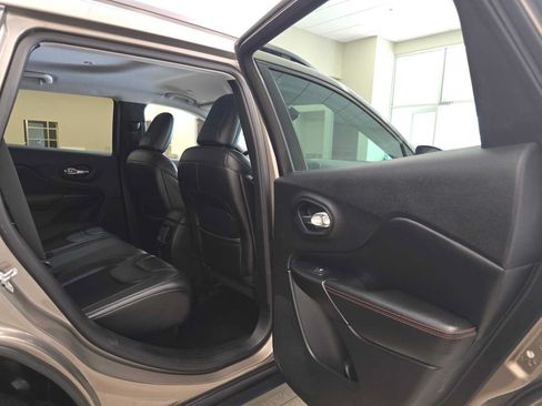 Used 2019 Jeep Cherokee Trailhawk w/ Trailer Tow Group AWD/4WD image 26
