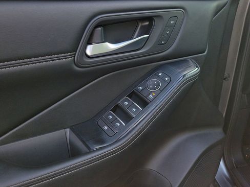 Used 2023 Nissan Rogue SL w/ SL Premium Package image 22