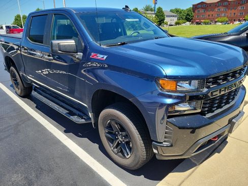 Used 2019 Chevrolet Silverado 1500 Custom Trail Boss w/ Custom Convenience Package AWD/4WD image 3
