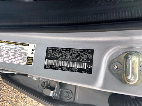 Used 2025 Toyota Prius LE FWD image 36