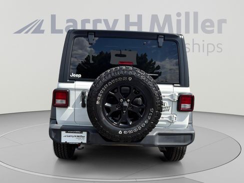 Used 2022 Jeep Wrangler Sport AWD/4WD image 4