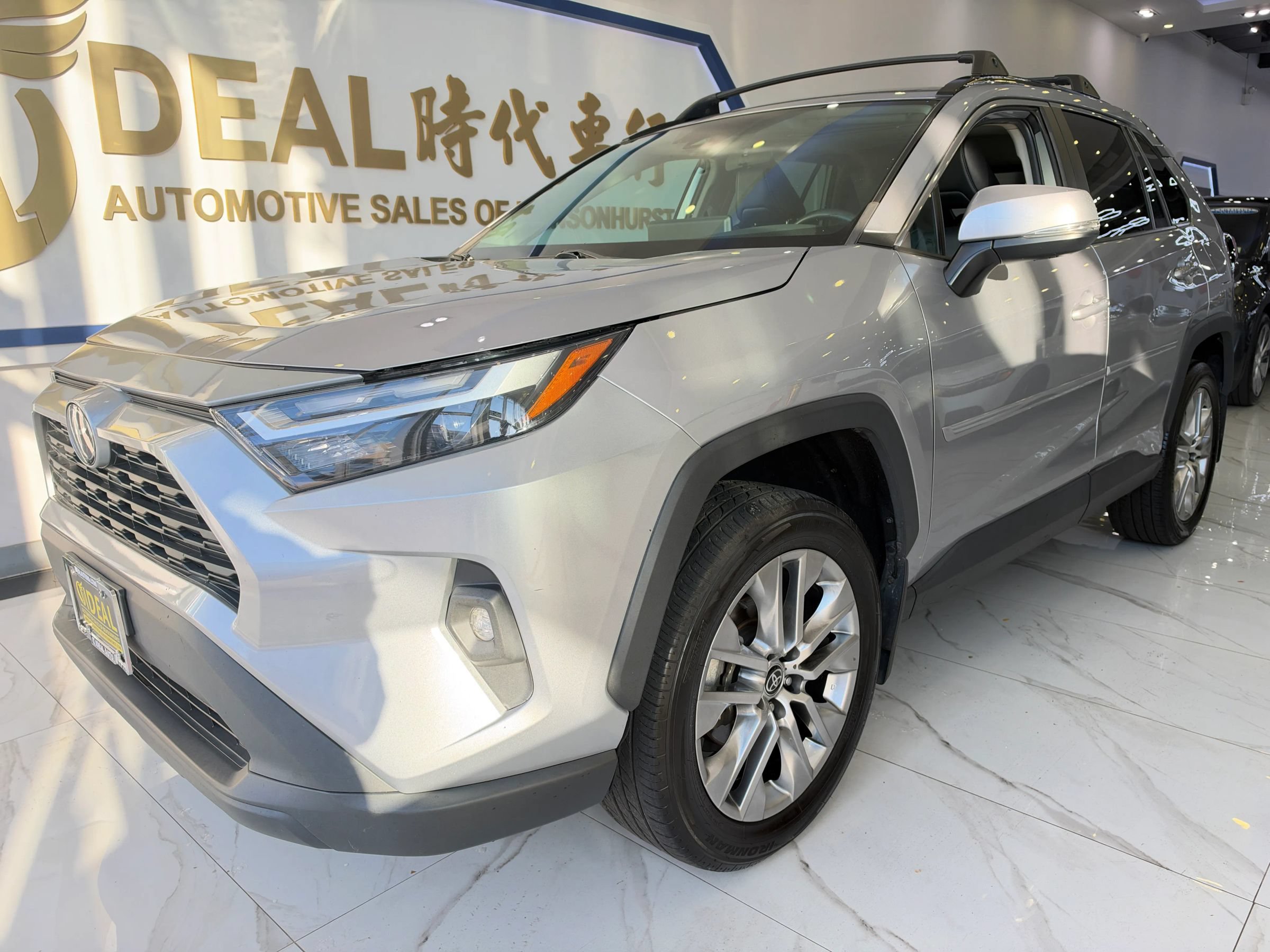 Used 2023 Toyota RAV4 XLE Premium AWD/4WD image 4