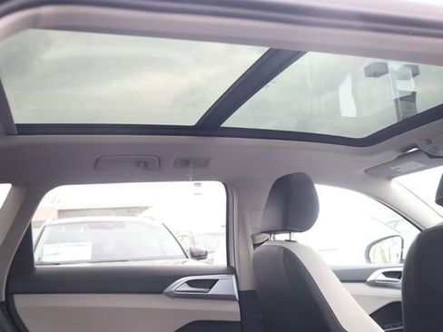 New 2026 Volkswagen Taos SE image 21